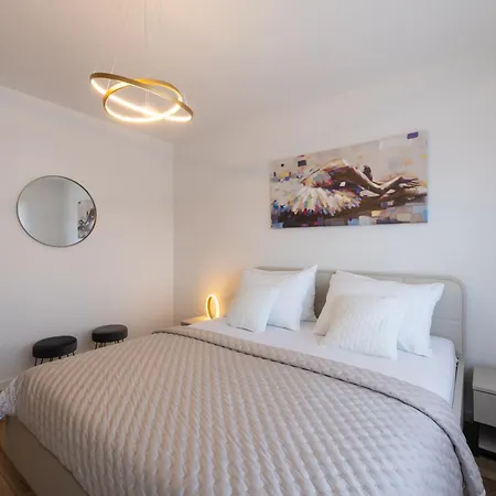 Apartment Tinel